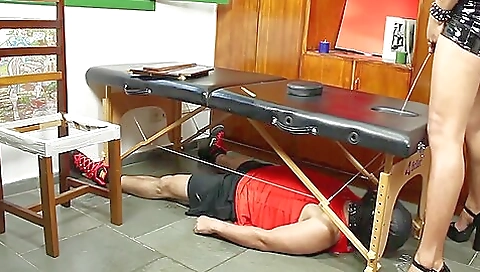 Mature tattooed woman is getting cumshot from an amateur