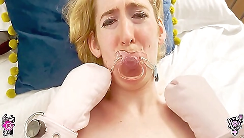 Blonde submissive gets taught bondage by a horny mom