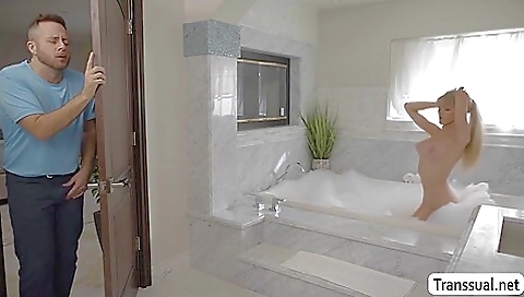 Hot dude fucks the ass of a sexy girl and cum all over his body