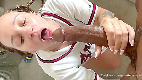 Sexy brunette with a hot face gets her pussy fucked