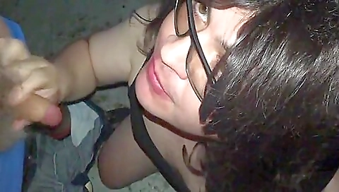 Gorgeous deepthroat fuck and swallowing cum in a threesome